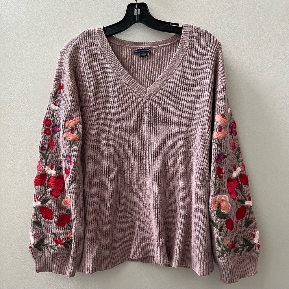 American Eagle | Floral Embroidered V Neck Sweater Sz S